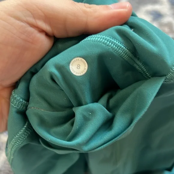 Lululemon Swift Speed HR Crop - size 8 -teal color - Picture 7 of 7